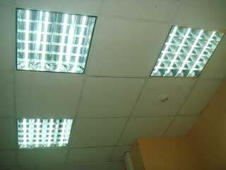 Офисное освещение светодиодными лампами Т8 холодного белого цвета